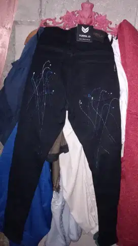 Jual jeans size 28