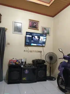 android tv merk Aqua type 700UG 50INC