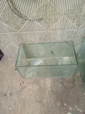 Aquarium ikan besar dan kecil