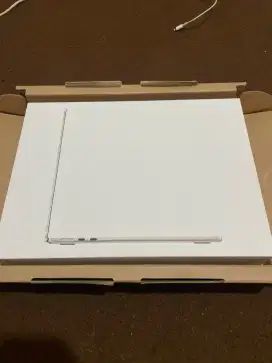 MacBook Air M3 13inch 16/256 iBox Segel Resmi Bawaan