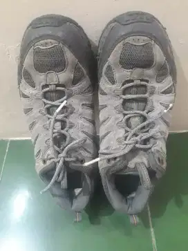 -sepatu gunung merk NORTH FACEL ORIGINAL
-size 41/42