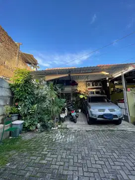 Rumah Pojok Komplek Mampang 12 Menit Ke Pintu Tol dan Stasiun