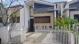 Rumah Bersih di Belakang Polsek Arcamanik, Cisaranten Kulon