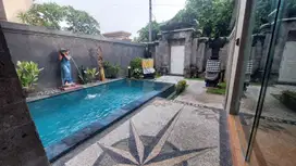 Dijual Villa Cantik 2 Lantai Lokasi Strategis di Seminyak