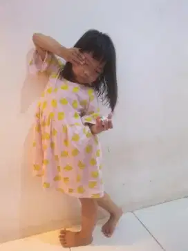 Cari baju celana & keperluan sekolah bekas anak perempuan