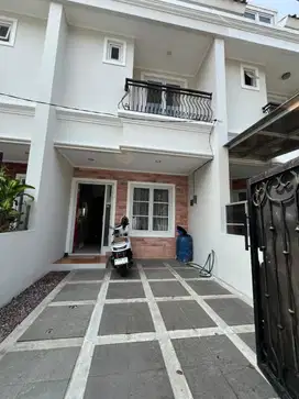 Disewakan rumah di kebayoran baru furnished
