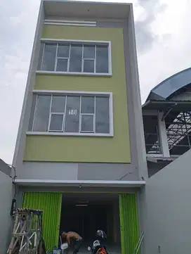 Ruko 3 Lantai Baru Renovasi di Jalan Raya Pahlawan Revolusi