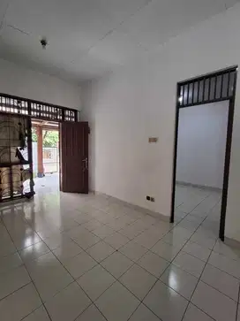 Di jual rumah di daerah Kencana Loka BSD 12.5