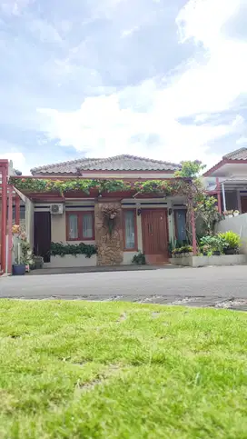 RUMAH BAGUS MURAH FURNISH DI CIGADUNG BANDUNG VIEW GOLF