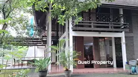 Rumah Etnic Tropis 2,5 Lt. Rangka Atap Kayu Jati lantai Kayu Ulin