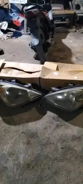 Mika lampu dan dudukan avanza 2004