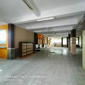 DISEWAKAN GEDUNG 2,5 LANTAI DEKAT TUGU COCOK TOKO, RESTO/ KANTOR