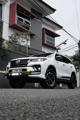Toyota Fortuner 2.8 GR Sport 2022 VRZ diesel solar putih bandung