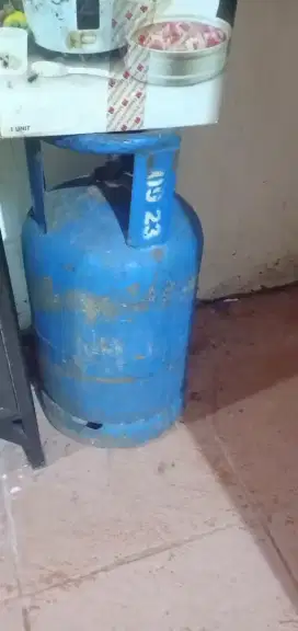 Dijual tabung gas 12 Kg warna biru