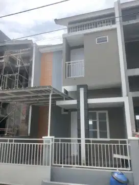 Kawasan Rumah Villa Pemandangan Arjuna Dekat Universitas di Malang SHM