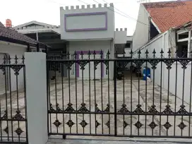 Disewakan RUMAH LOKASI STRATEGIS
4KT