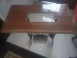 Meja jahit bekas