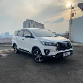 ( LOW Km) Toyota Innova Venturer 2.4 Solar 2021