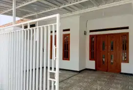 Jual rumah huni orang bandung, halaman belakangnya bisa dibangun