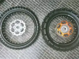 Velg dan ban 6days untuk KTM 250