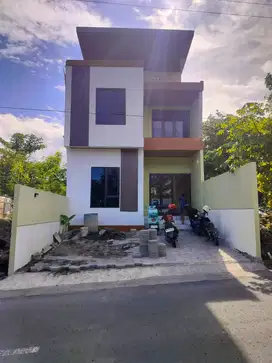 A188 - Rumah Baru 2 Lantai Desain Apik Modern di Banyuraden