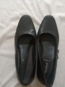 Sepatu Fladeo ukuran 38