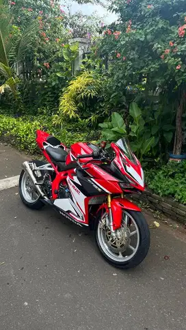 Honda cbr250rr 2019 Red Racing non abs low km