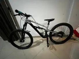 Sepeda Polygon Siskiu T7 (27,5) MTB