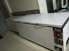Freezer bok merek Gea kapasitas 900 liter