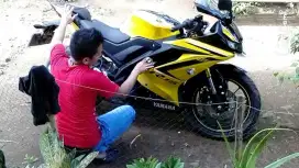 Yamaha R15 kuning 2018
