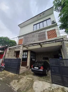 Rumah Mewah Murah di Cirendeu Dekat Stasiun MRT Lebak Bulus