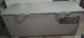 DIJUAL FREEZER BOX 2 PINTU MERK MODENA