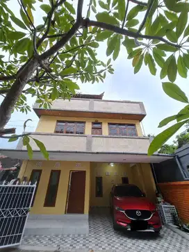 DIJUAL RUMAH LANTAI 3 LOKASI COKROAMINOTO UBUNG DENPASAR UTARA
