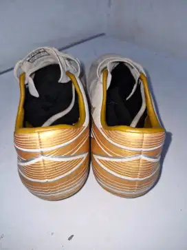 Sepatu bola light speeds uk 44