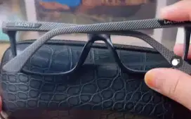 Kacamata lensa bluecromic sudah anti embun. Lensa bisa berubah warna