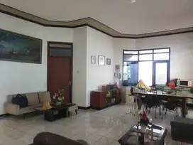 Dijual Rumah Tengah Kota Daerah Brumbungan, Semarang