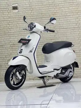 Vespa primavera - 2022 - White series - Wulan Mustika
