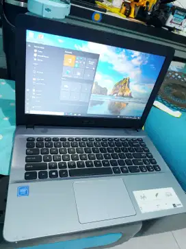 Laptop Asus X441M Ram 4gb/SSD .batre awet