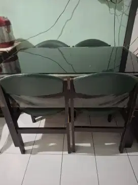 Meja Makan Kayu