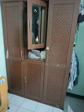 Lemari Baju 3 pintu