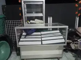 Etalase konter dan makanan
