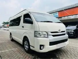 [ LOW KM ] TOYOTA HIACE 2.5 COMMUTER DIESEL MT MANUAL 2019 PUTIH