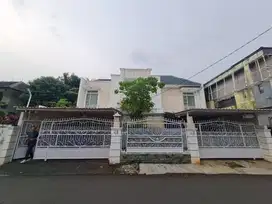 Rumah Mewah di Mampang Bebas Banjir ada Paviliun