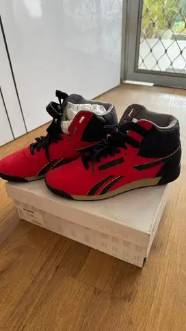 Sepatu Reebok La Casa De Papel Money Heist Limited Edition Size 39