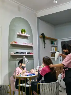 Lowongan salon kecantikan  therapist & stylist