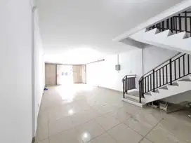 Disewakan Ruko Lantai 1 nya saja di Holis Regency Dekat Jalan Utama