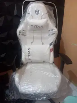 Kursi gaming titan