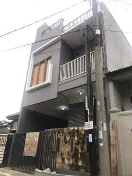 RUMAH 2 1/2 LANTAI DI PONDOK AREN BINTARO TANGSEL