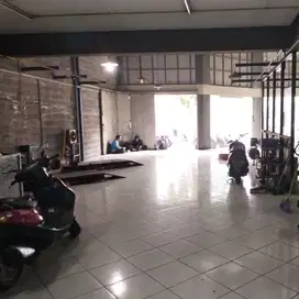 Gedung Kantor + Gudang Ex Dealer strategis di Sayap Soekarno Hatta