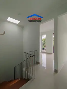 DIJUAL RUMAH BARU DI KOTA WISATA CIBUBUR - TERJAMIN BAGUS ,NEGO MANIS
